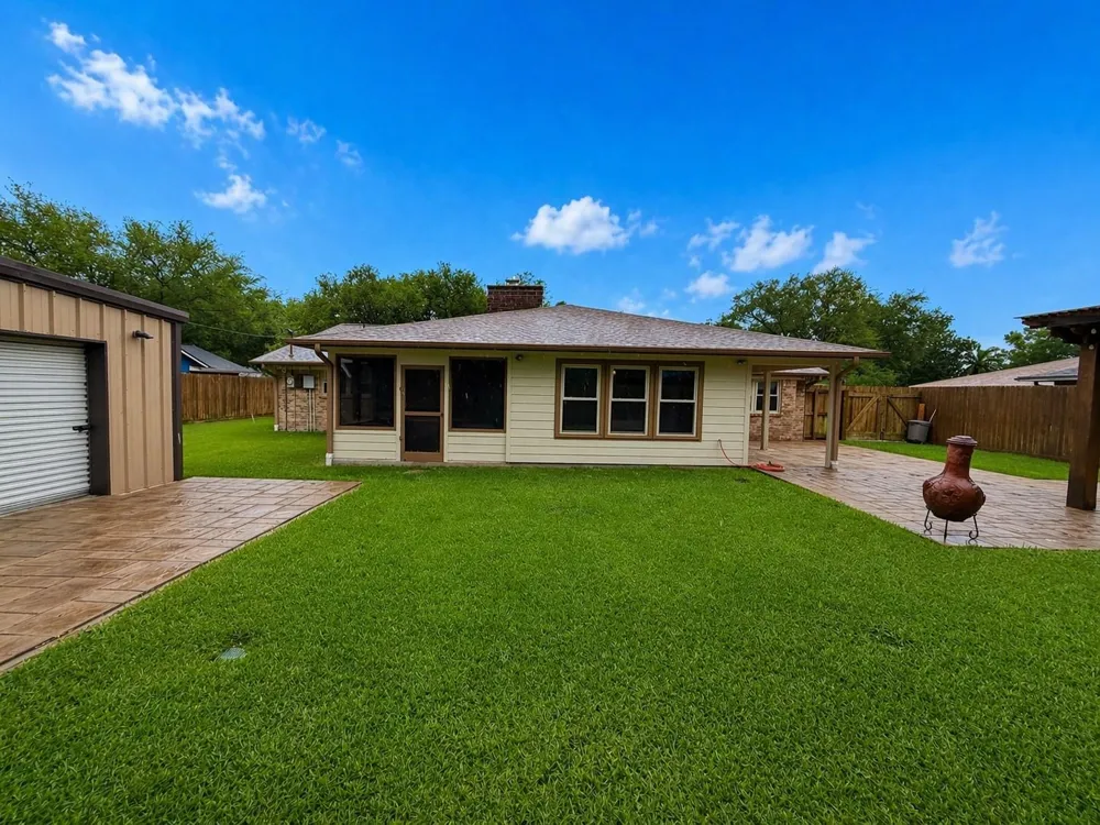913 Cannan Drive Angleton, TX 77515