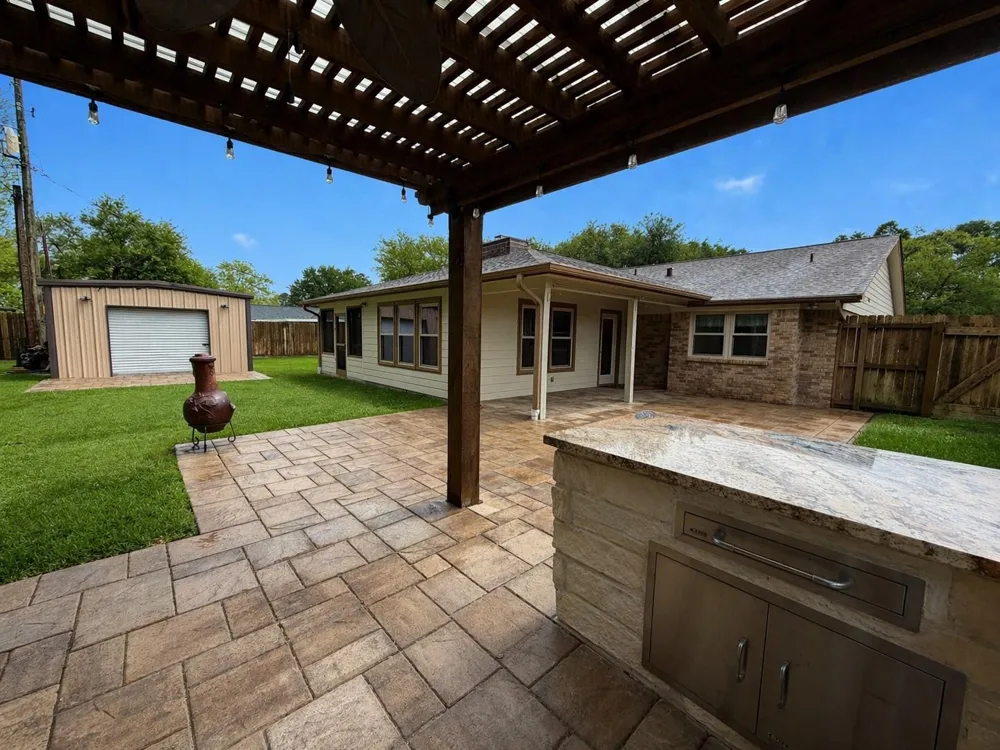 913 Cannan Drive Angleton, TX 77515