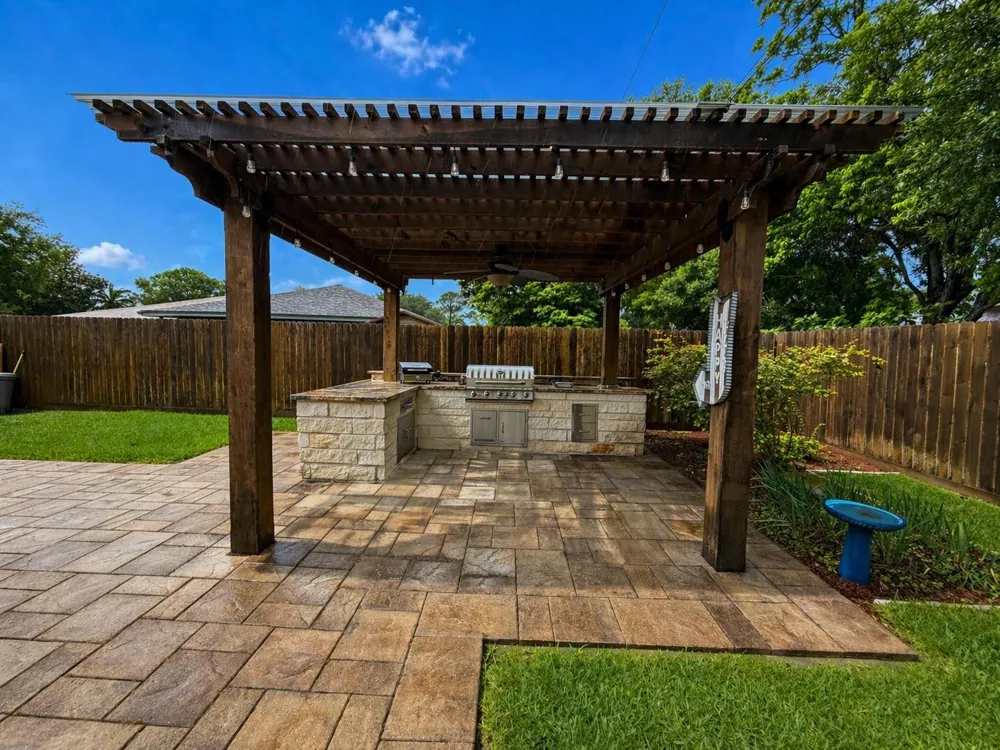 913 Cannan Drive Angleton, TX 77515