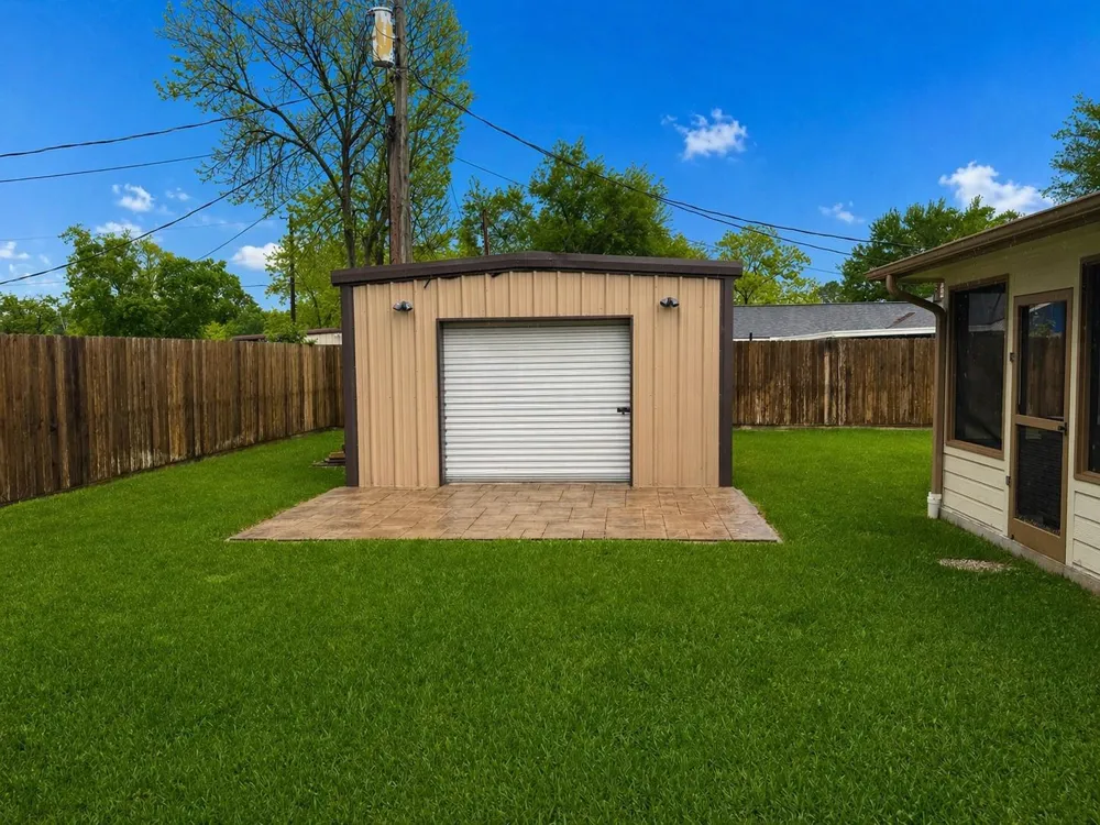 913 Cannan Drive Angleton, TX 77515