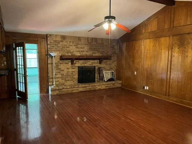 913 Cannan Drive Angleton, TX 77515