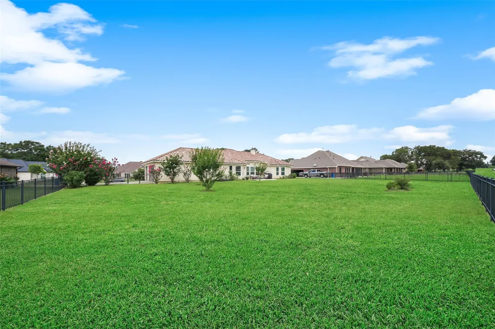 230 Lawrence Marshall Drive Hempstead, TX 77445