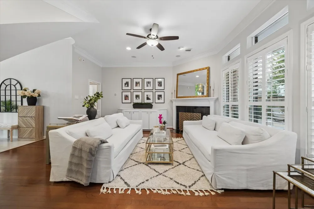 5353 Hidalgo Street Houston, TX 77056