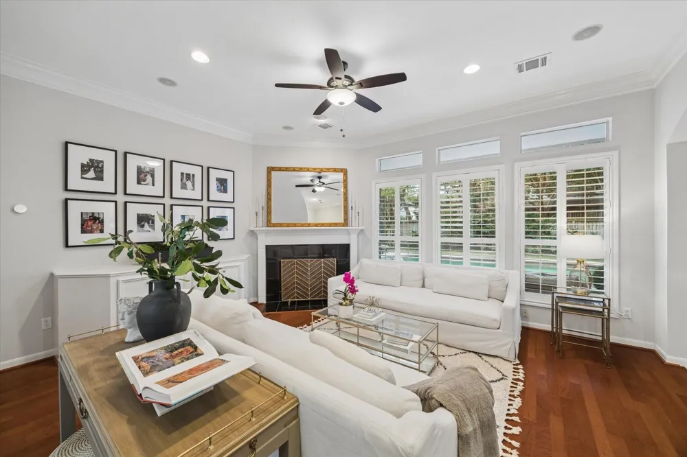 5353 Hidalgo Street Houston, TX 77056