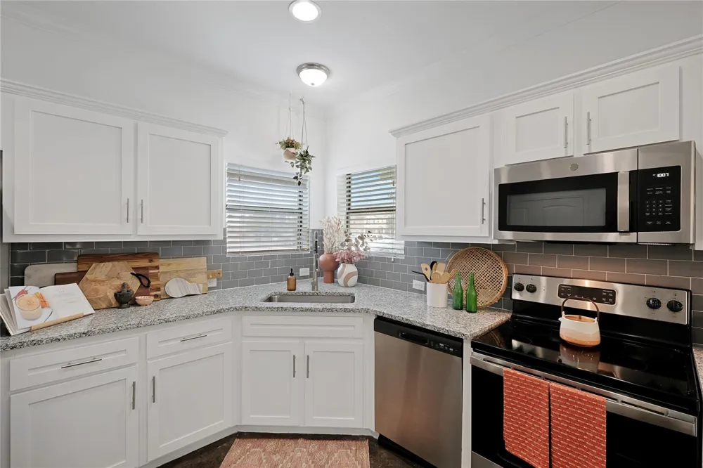 6711 Pinon Canyon San Antonio, TX 78249