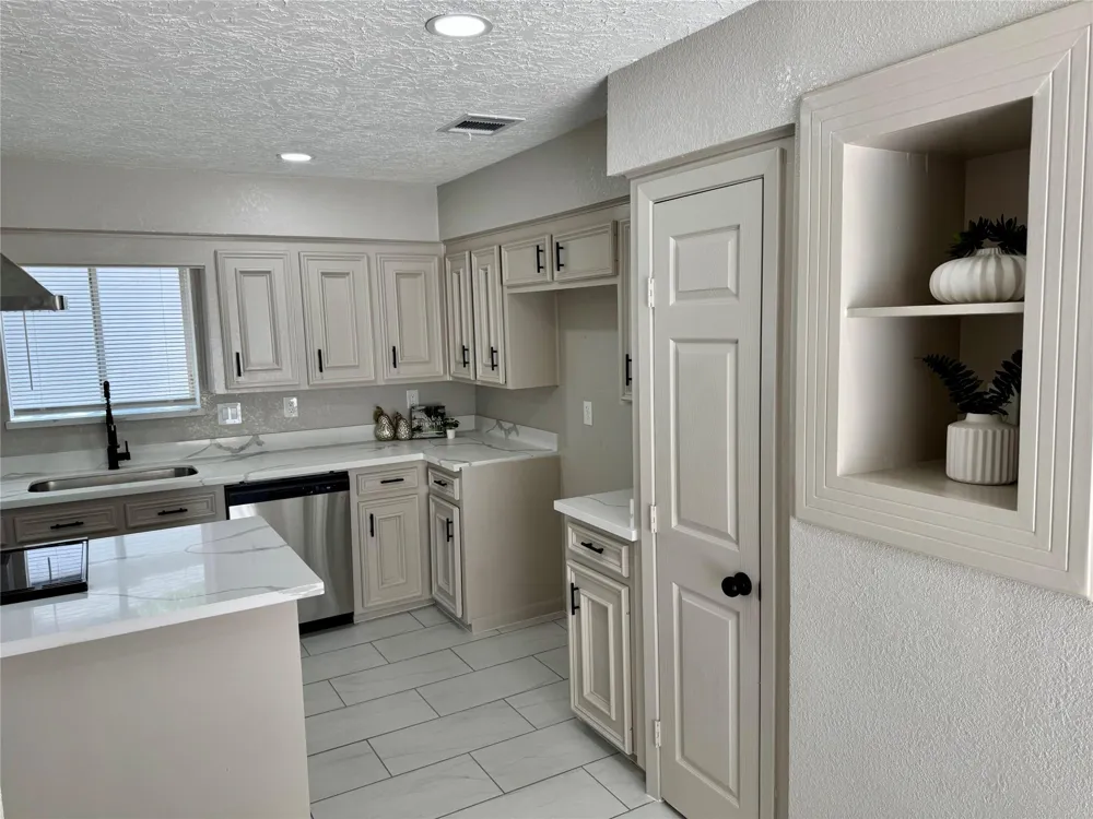 4231 Meadowbank Drive Seabrook, TX 77586