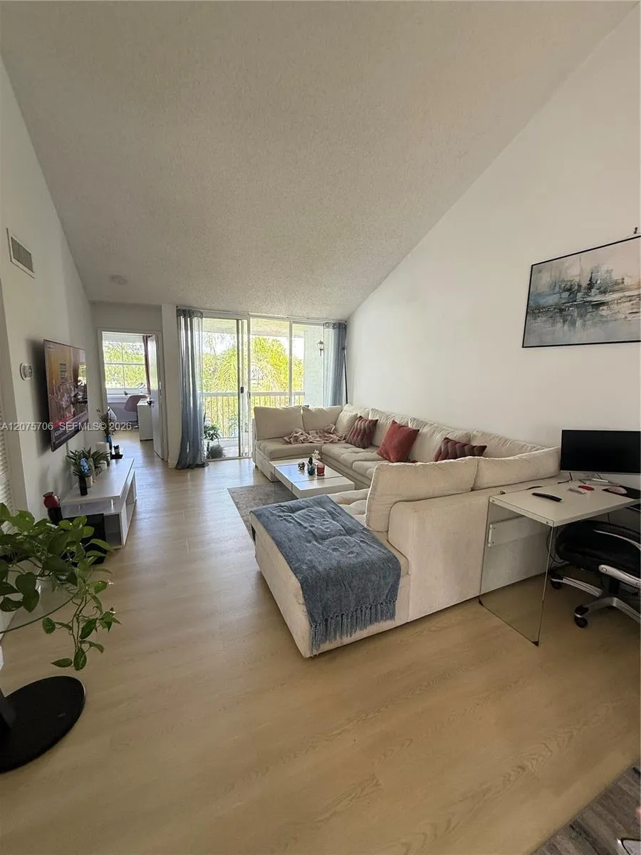 4974 NW 97th Pl #310 Doral, FL 33178