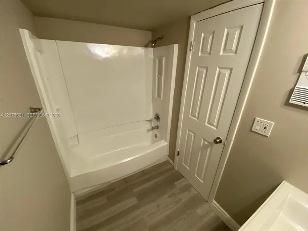 2771 Riverside Dr #214-A Coral Springs, FL 33065