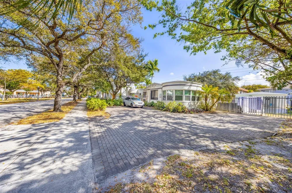 2000 Monroe St #10 Hollywood, FL 33020