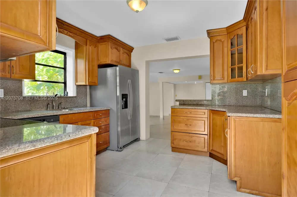 8775 SW 53rd Ct #REAR Miami, FL 33143
