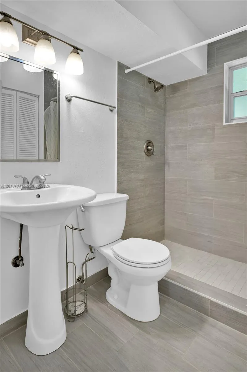 8775 SW 53rd Ct #REAR Miami, FL 33143