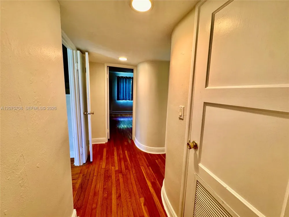 8775 SW 53rd Ct #REAR Miami, FL 33143