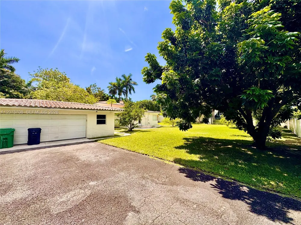8775 SW 53rd Ct #REAR Miami, FL 33143