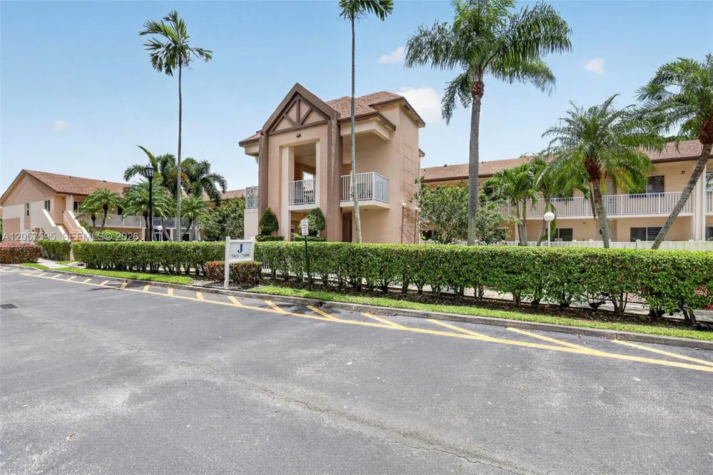 7449 Devon Dr #207 Tamarac, FL 33321