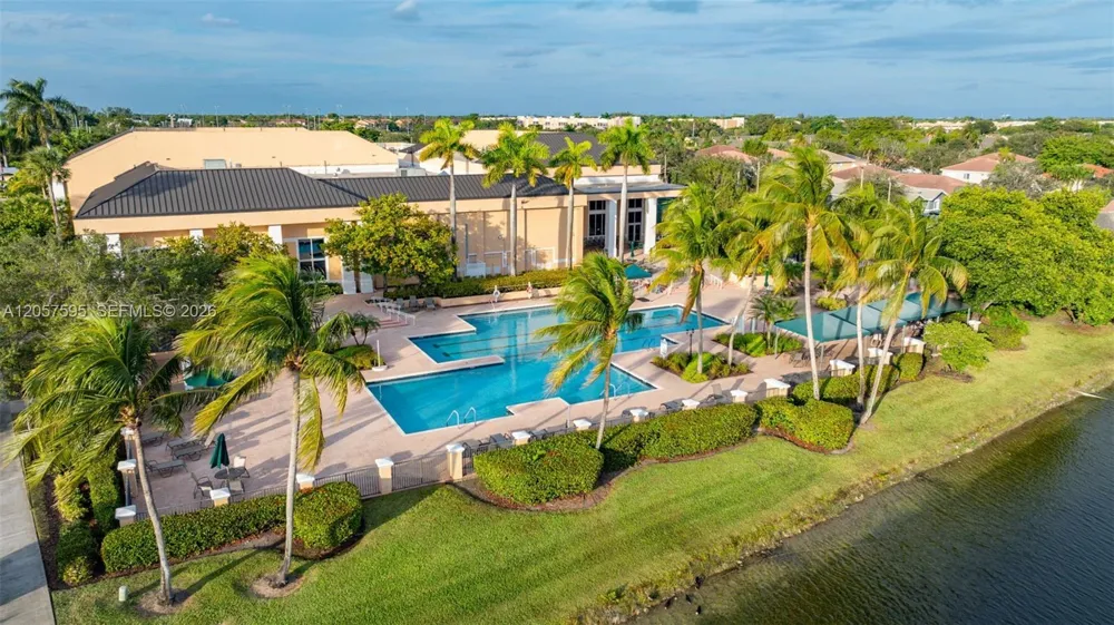 7449 Devon Dr #207 Tamarac, FL 33321