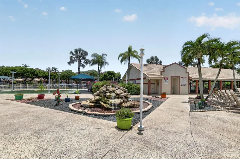 7449 Devon Dr #207 Tamarac, FL 33321