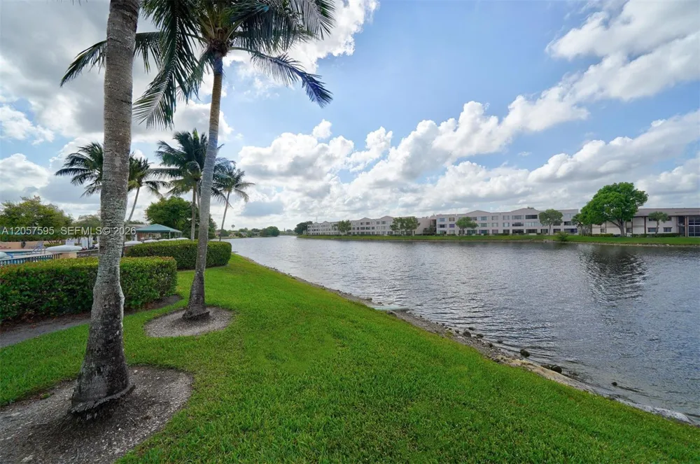 7449 Devon Dr #207 Tamarac, FL 33321
