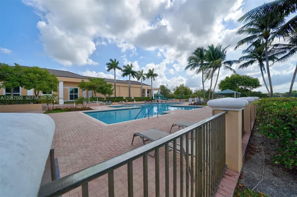 7449 Devon Dr #207 Tamarac, FL 33321