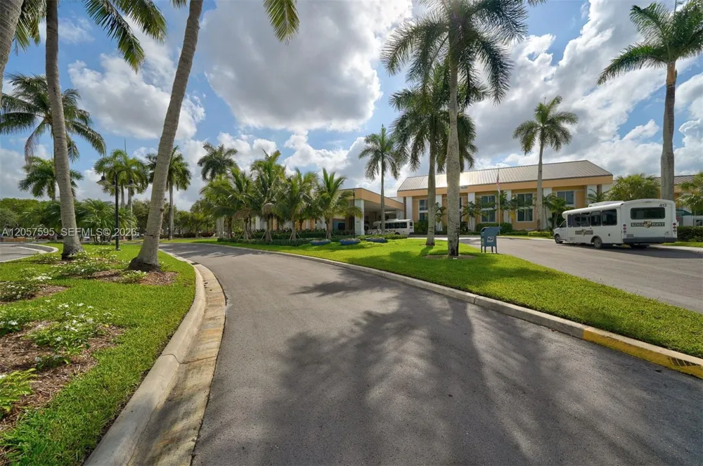 7449 Devon Dr #207 Tamarac, FL 33321
