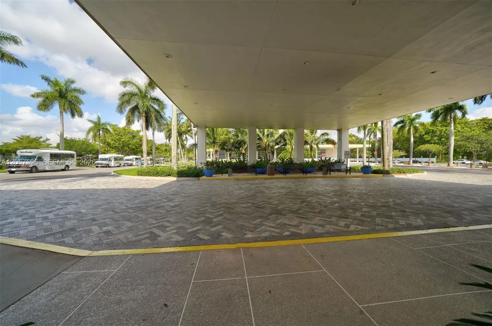 7449 Devon Dr #207 Tamarac, FL 33321