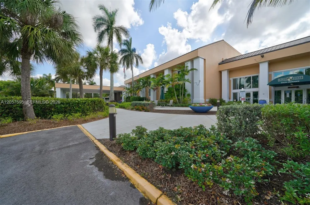 7449 Devon Dr #207 Tamarac, FL 33321