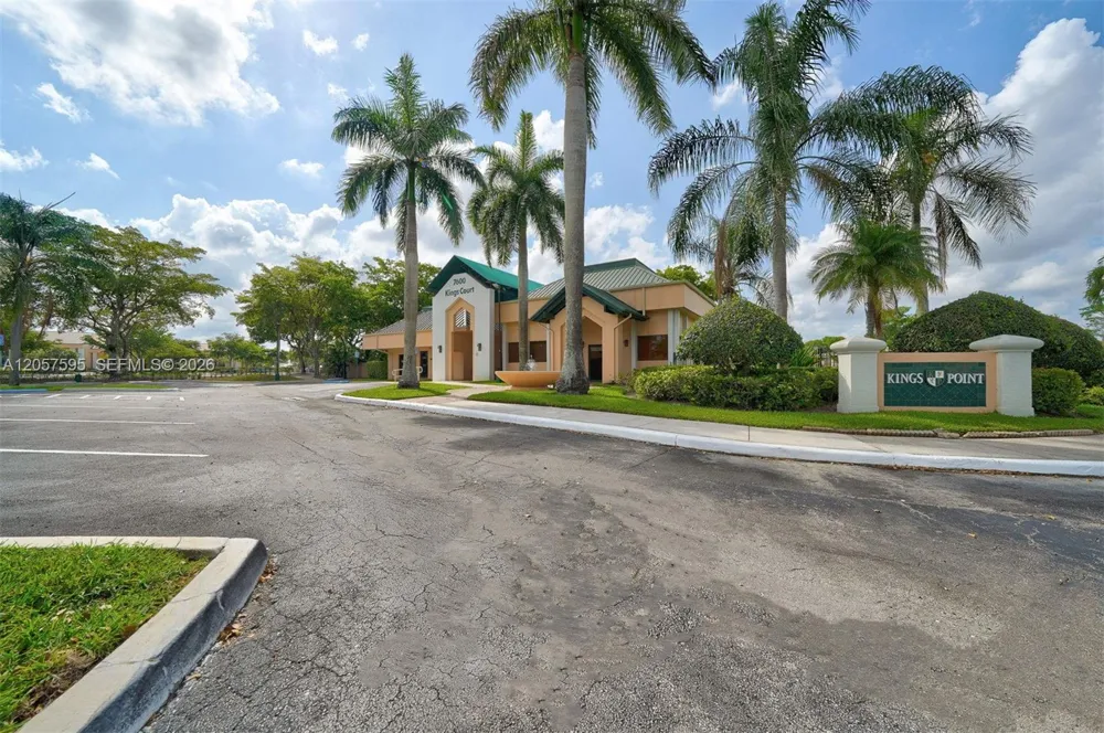 7449 Devon Dr #207 Tamarac, FL 33321