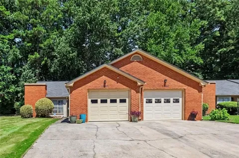 7107 Forest Lane
