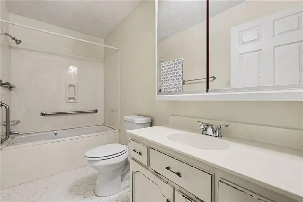 7107 Forest Lane Union City, GA 30291