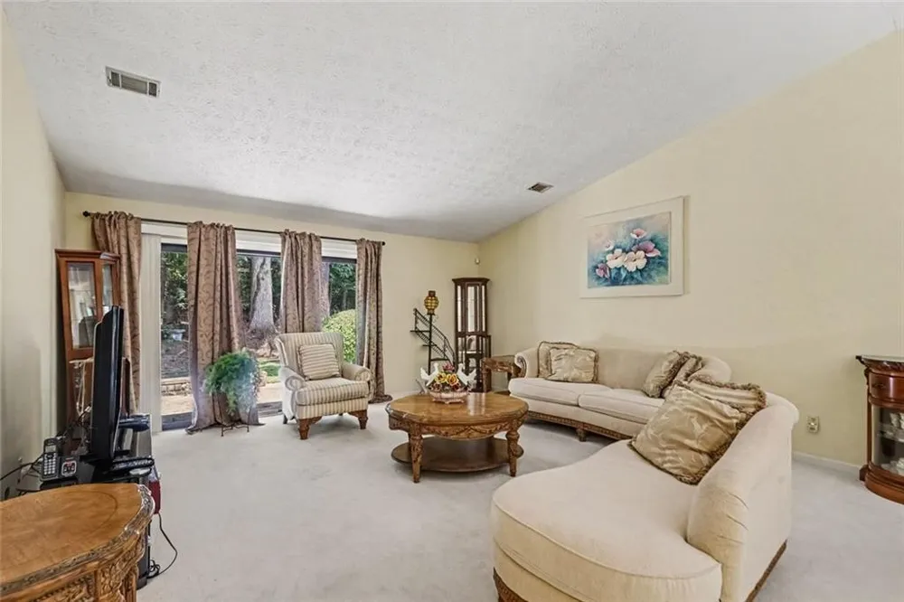 7107 Forest Lane Union City, GA 30291