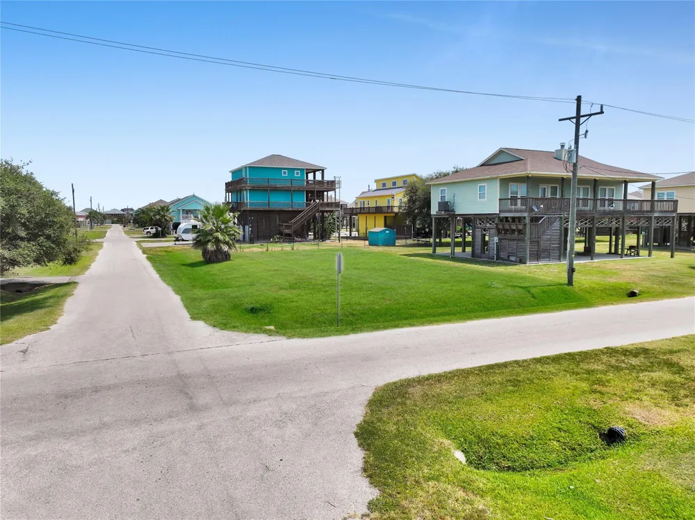 882 Gulfview Drive Crystal Beach, TX 77650