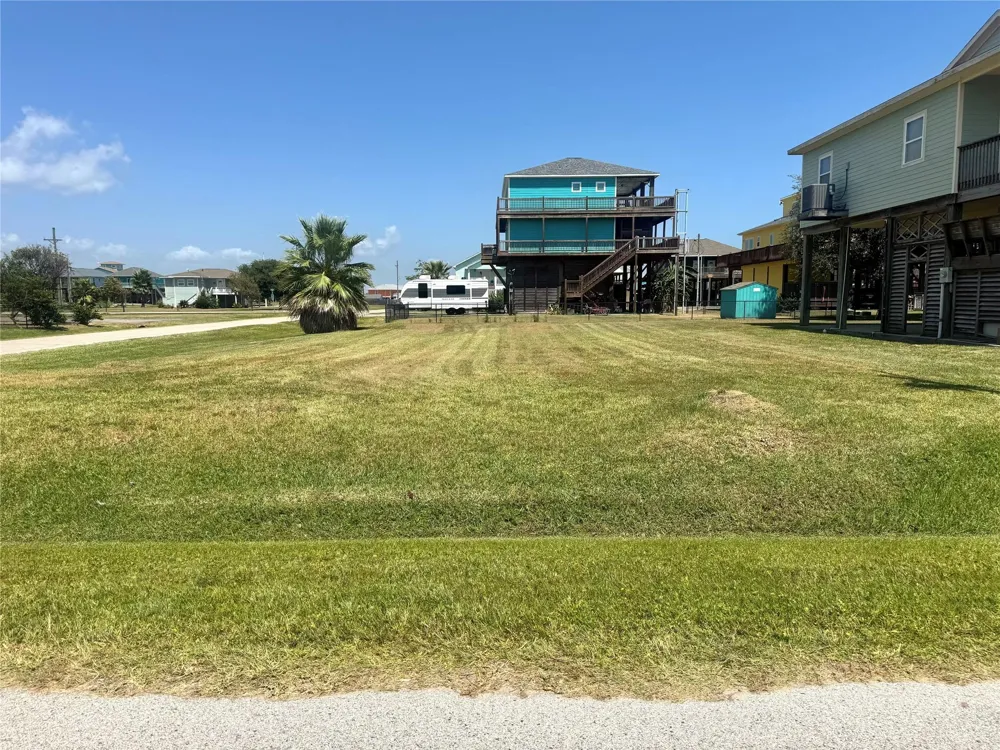882 Gulfview Drive Crystal Beach, TX 77650