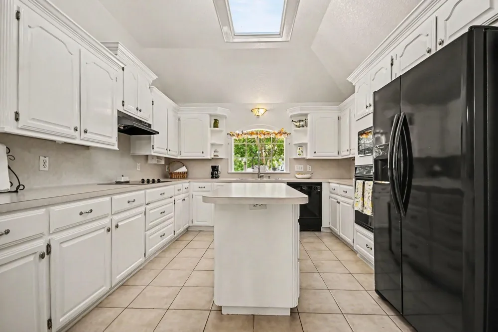 142 Happy Hollow Street Alvin, TX 77511