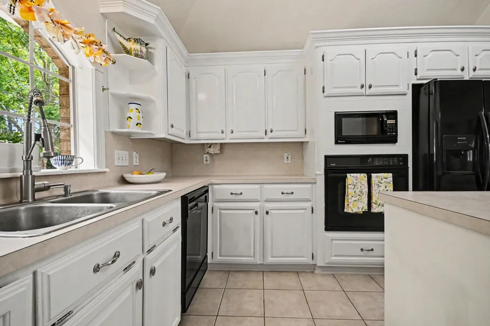 142 Happy Hollow Street Alvin, TX 77511