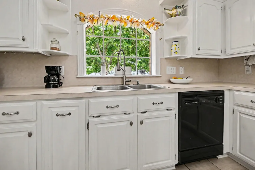 142 Happy Hollow Street Alvin, TX 77511