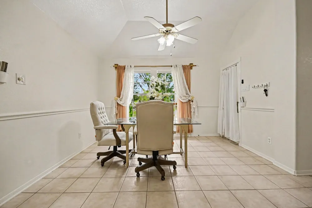 142 Happy Hollow Street Alvin, TX 77511