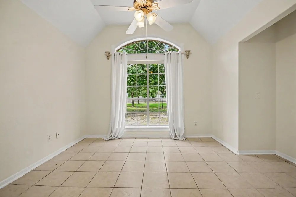 142 Happy Hollow Street Alvin, TX 77511