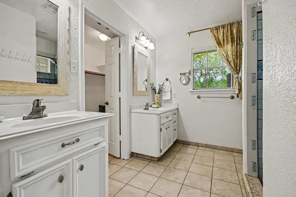 142 Happy Hollow Street Alvin, TX 77511