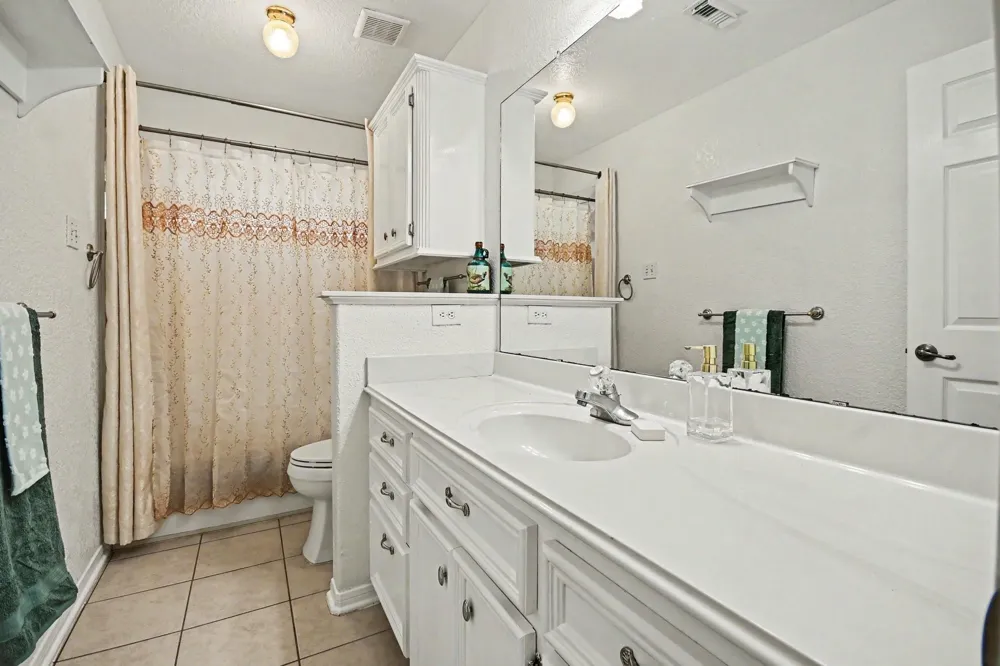 142 Happy Hollow Street Alvin, TX 77511