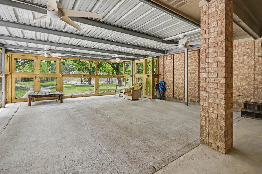 142 Happy Hollow Street Alvin, TX 77511