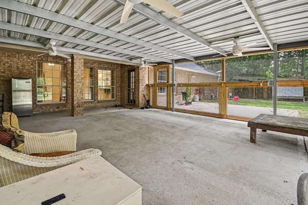 142 Happy Hollow Street Alvin, TX 77511