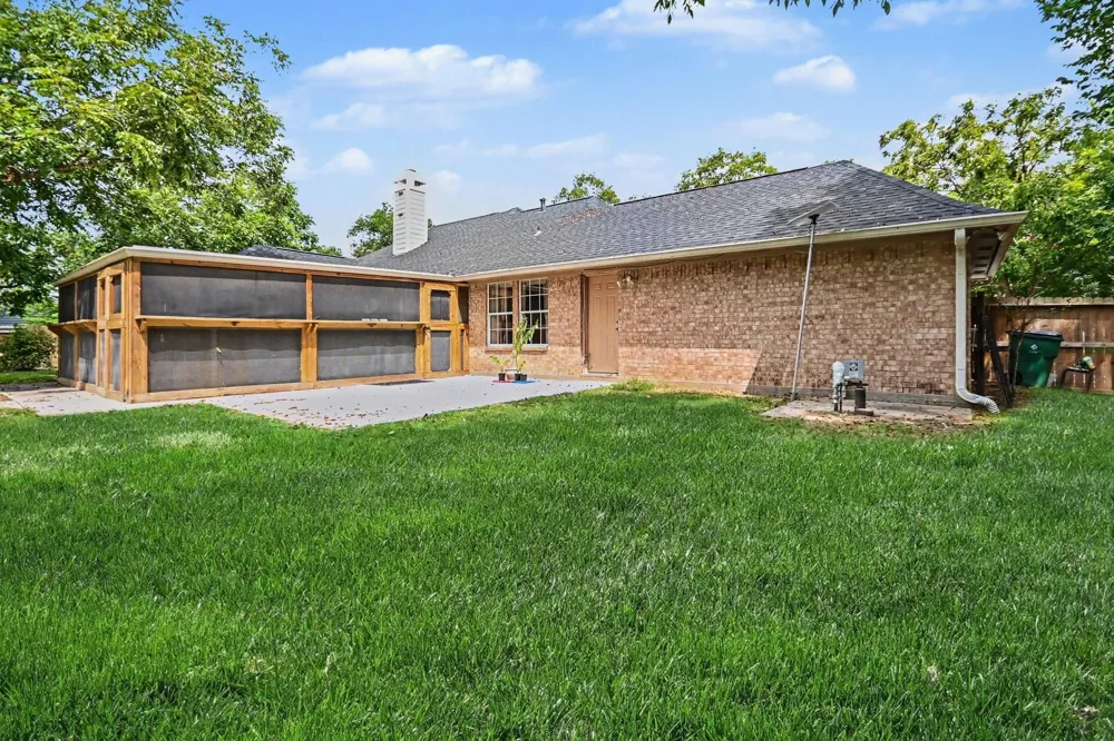 142 Happy Hollow Street Alvin, TX 77511