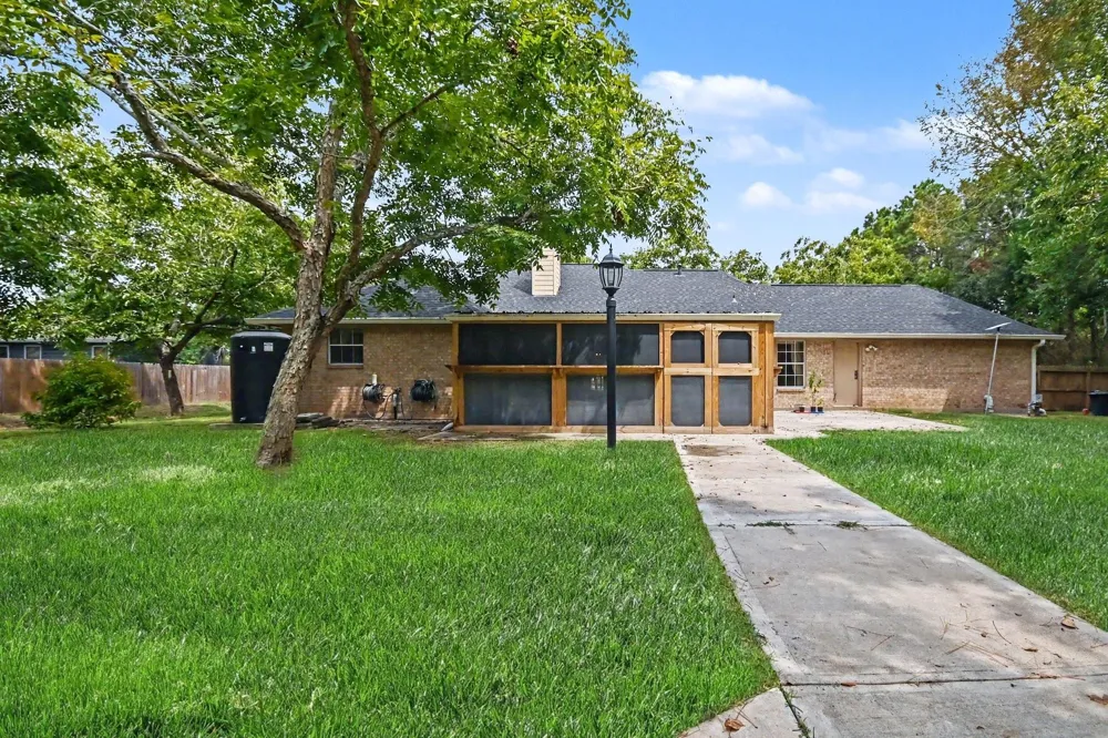 142 Happy Hollow Street Alvin, TX 77511