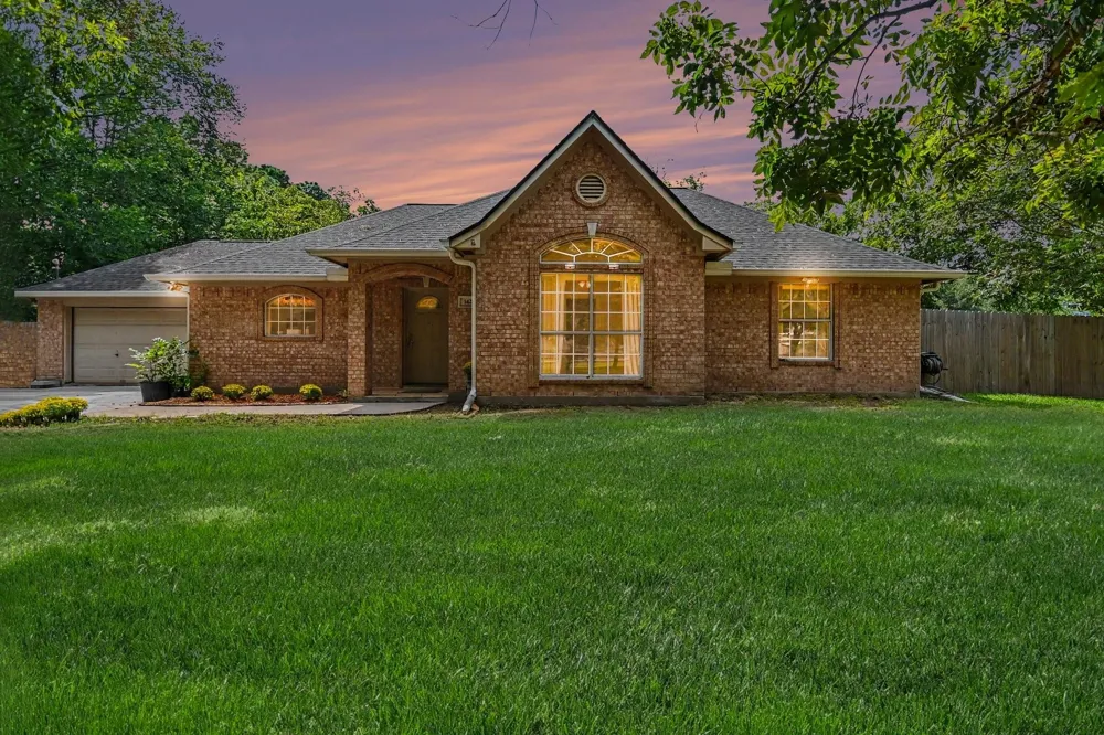 142 Happy Hollow Street Alvin, TX 77511