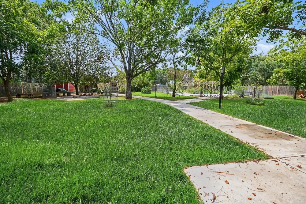 142 Happy Hollow Street Alvin, TX 77511