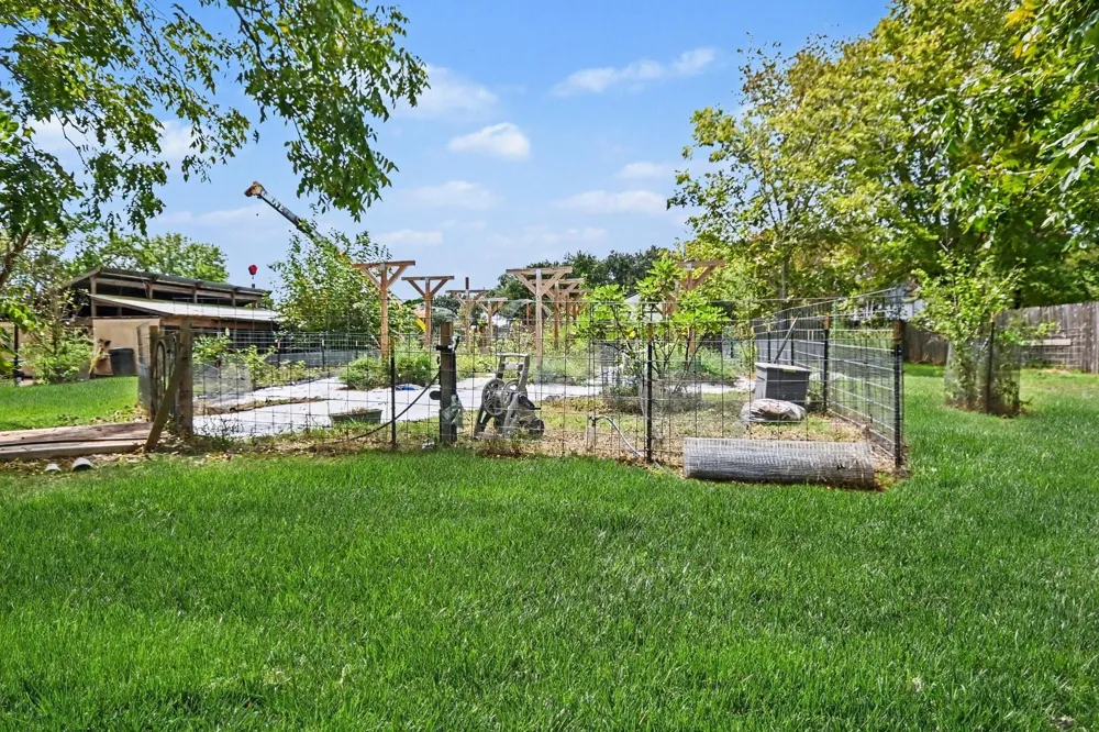 142 Happy Hollow Street Alvin, TX 77511