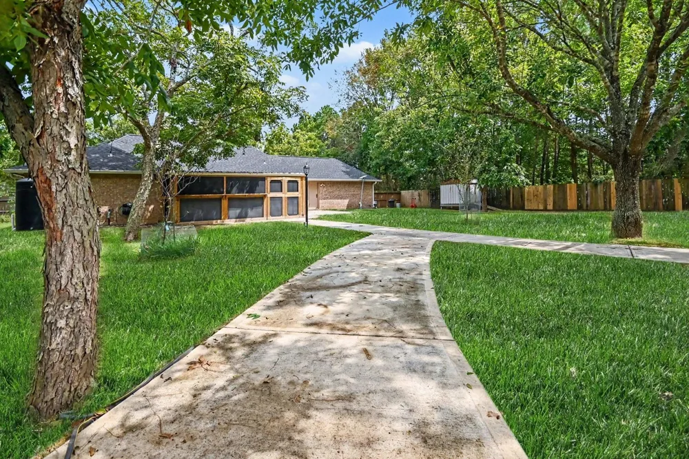 142 Happy Hollow Street Alvin, TX 77511
