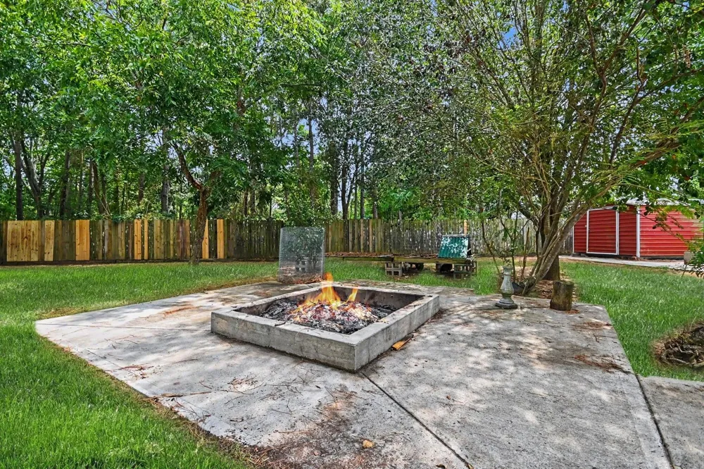 142 Happy Hollow Street Alvin, TX 77511