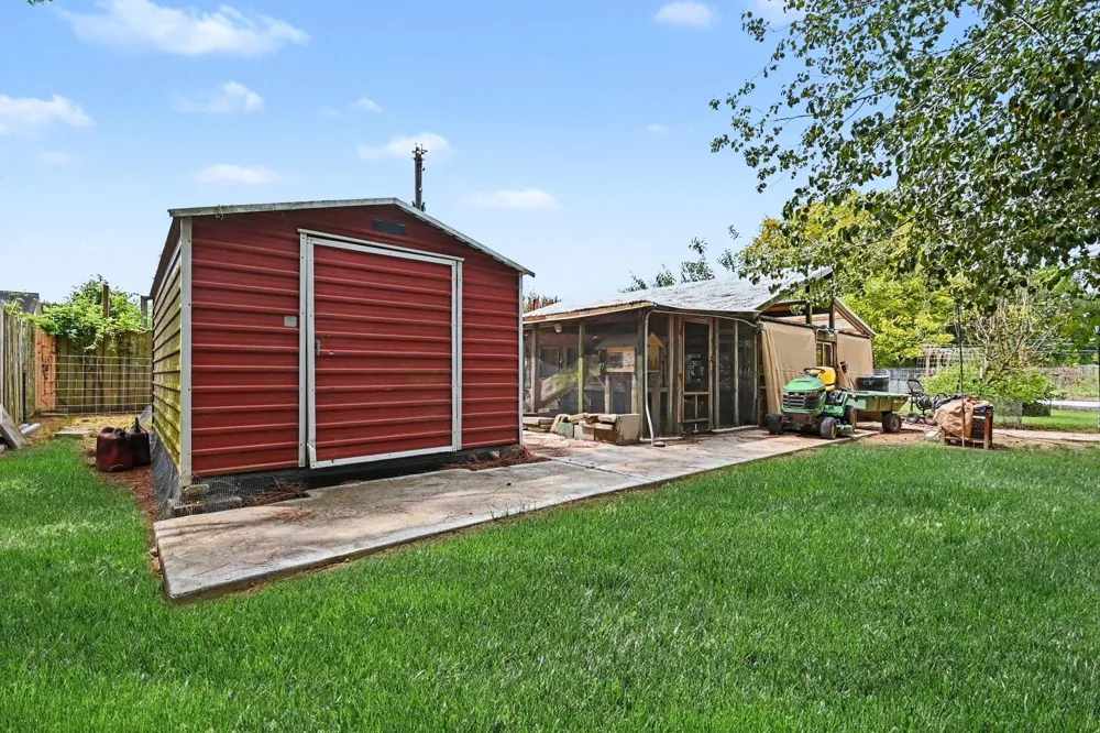 142 Happy Hollow Street Alvin, TX 77511
