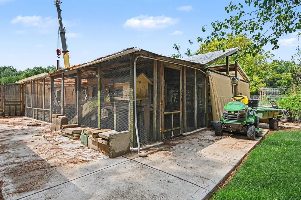 142 Happy Hollow Street Alvin, TX 77511