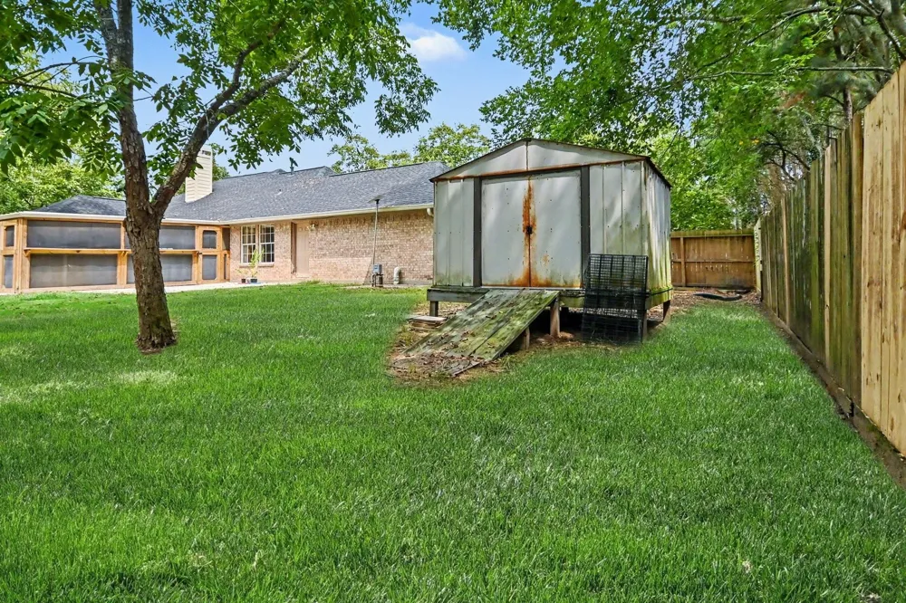 142 Happy Hollow Street Alvin, TX 77511